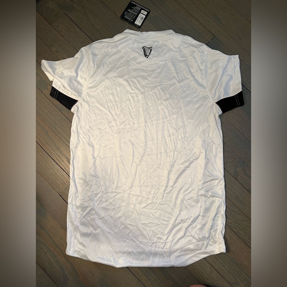 Guinness Performance Shirt - Picture 3 of 4